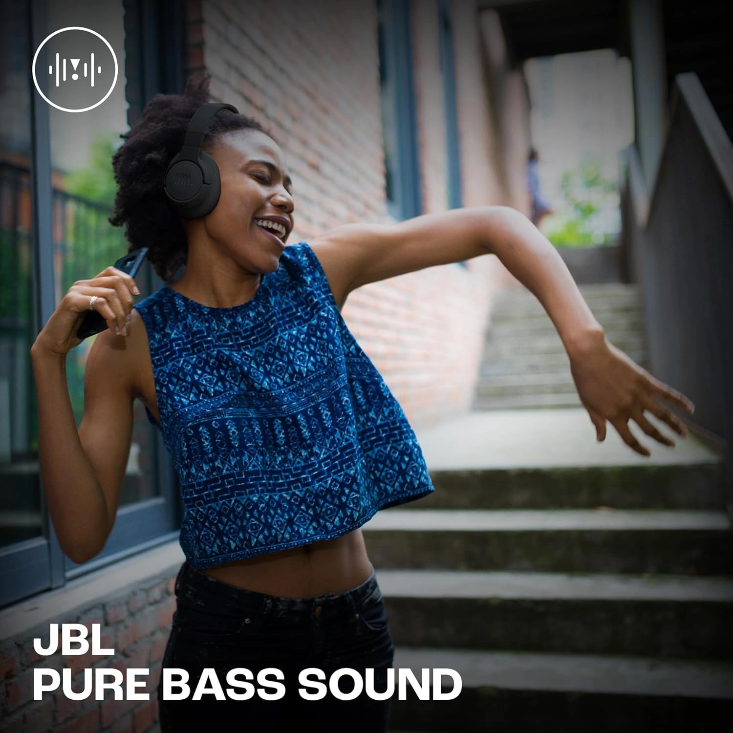 JBL Tune 770NC, Wireless Headphones, Bluetooth 5.3, Battery Life up to 70 Hours, Fast Charging, Adaptive Noise Reduction and Smart Ambient, White